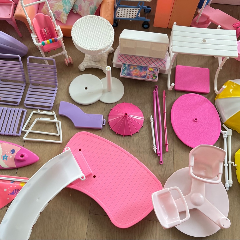 Huge lot vintage Barbie furniture/spare parts - Picture 11 of 11
